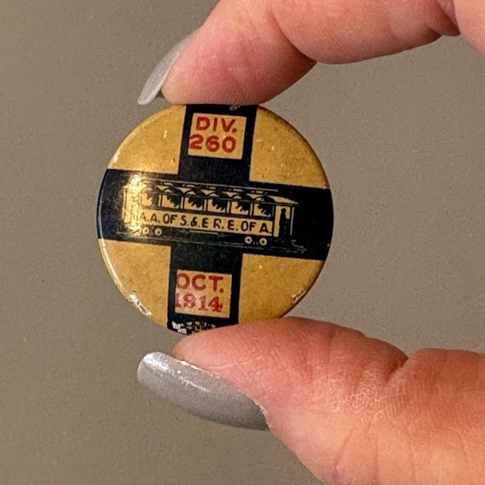 1914 A.A. of S.&E.R.E of A. DIV. 260 Trolley Union Celluloid Pinback Button